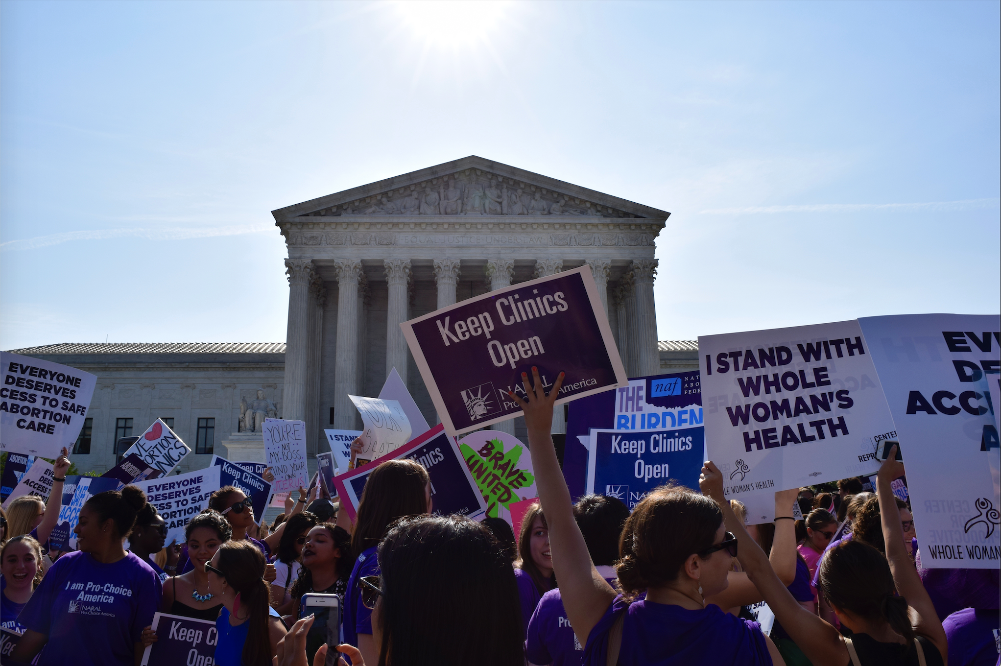 https://upload.wikimedia.org/wikipedia/commons/1/11/Pro-choice_demonstration_about_Whole_Woman%27s_Health_v._Hellerstedt_in_front_of_SCOTUS_25.jpg